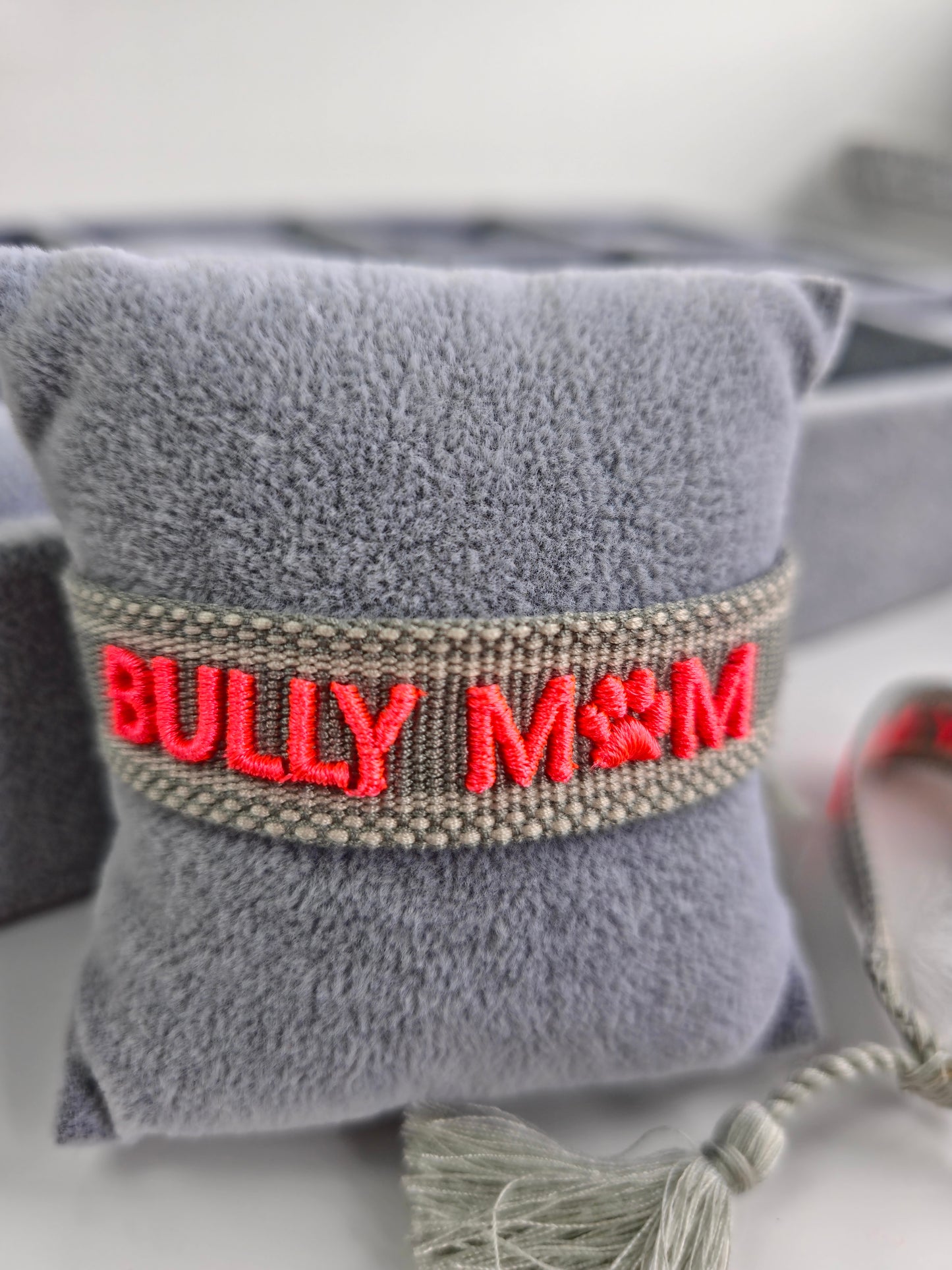 BULLY MOM Statement Armband – Boho-Stil für Hundemamas