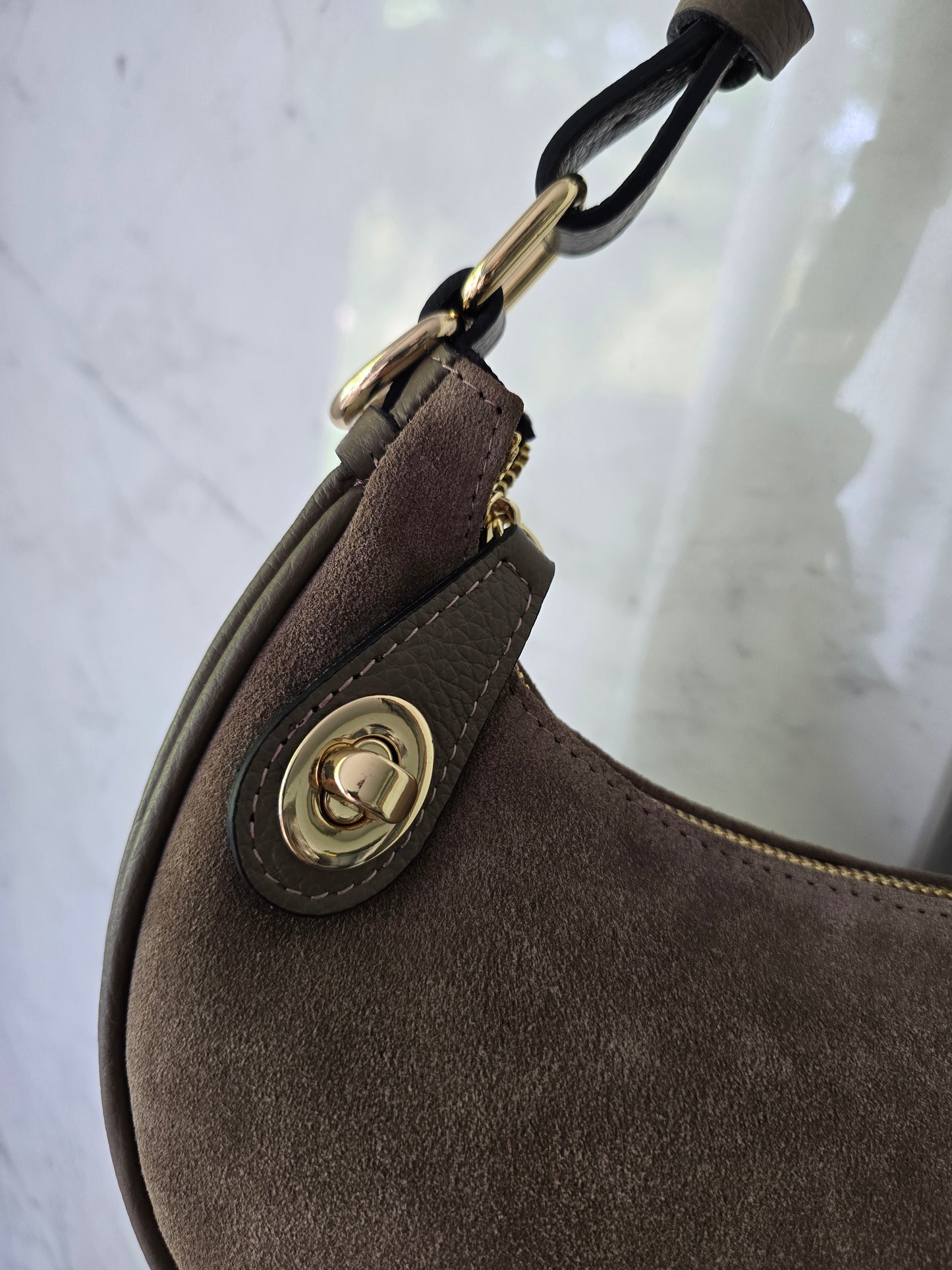 Elegante Tasche Pia Halbmond Wildleder