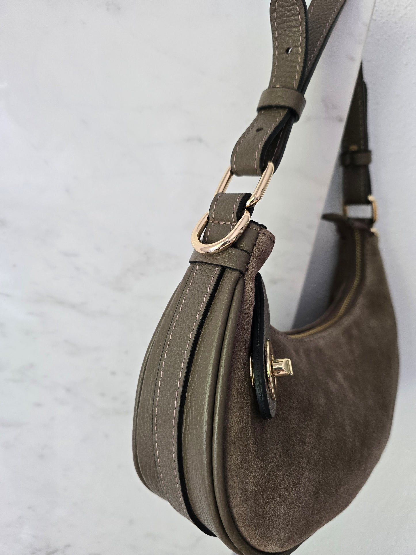 Elegante Tasche Pia Halbmond Wildleder