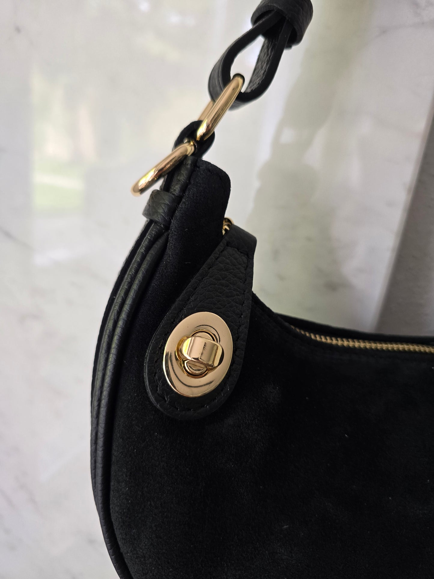 Elegante Tasche Pia Halbmond Wildleder