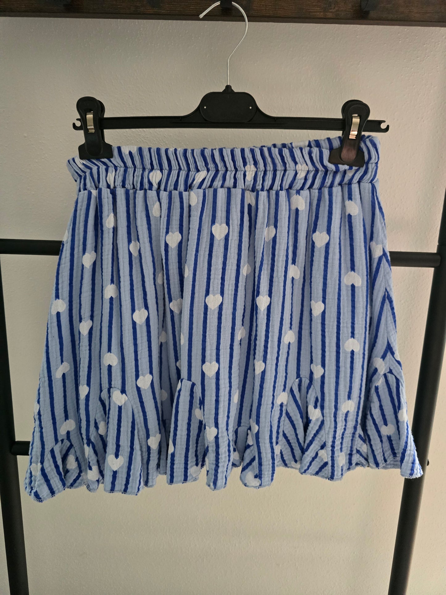 Musselin Hose Herzl in Rock Optik Blau/Weiß