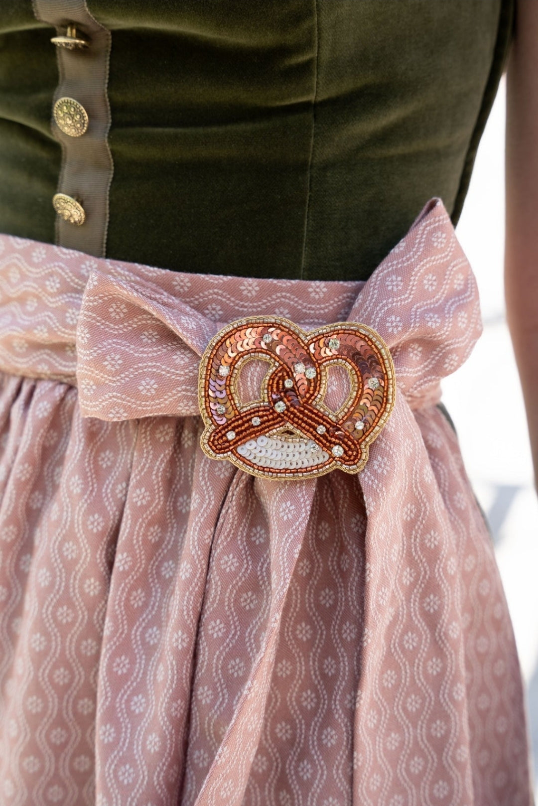 Brezel Pailetten Strass Brosche