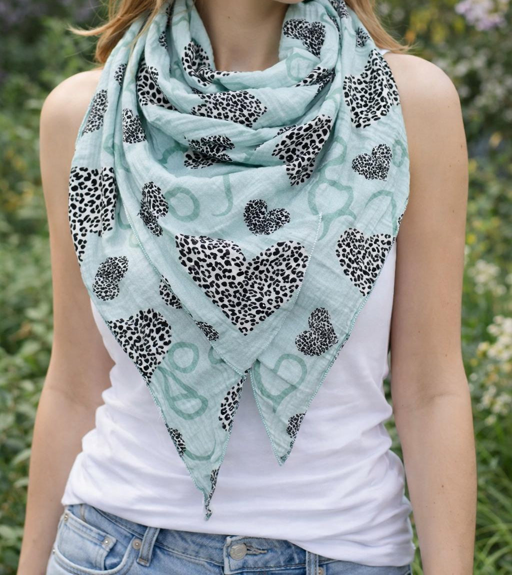 Weiches Musselin Dreieckstuch Damen mit Leo Herzdesign aus 100 % Baumwolle