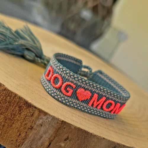 DOG MOM Statement Armband gewebt & bestickt – Für stolze Hundemamas
