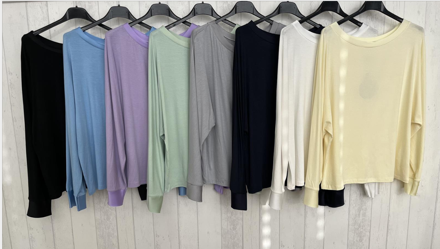 Basic-Longsleeve mit Satin-Details – Eleganz trifft auf lässigen Komfort