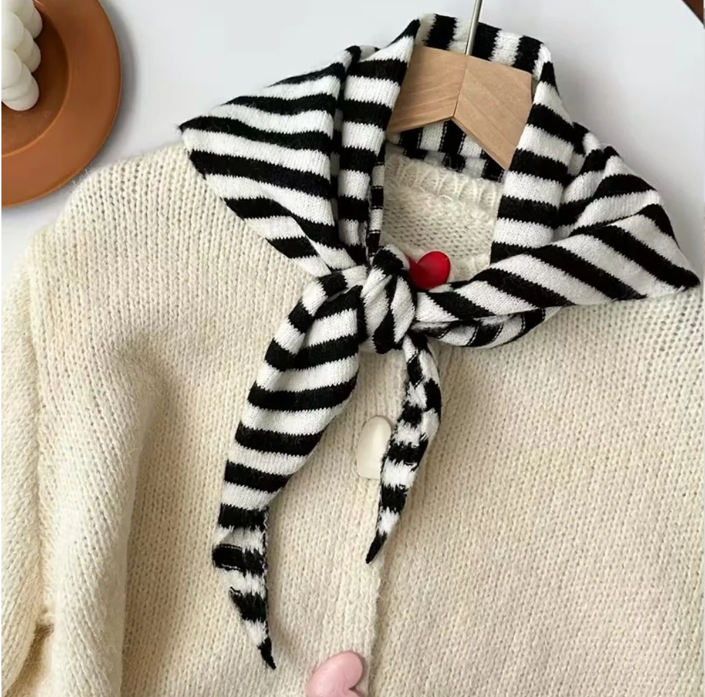“Sophie Scarf” und Co.: Diese Dreieck-Schals sind perfekt für den Frühling – und 2026 das (!) Trend-Accessoire“Sophie Scarf” und Co.: Diese Dreieck-Schals sind perfekt für den Frühling – und 2026 das (!) Trend-Accessoire