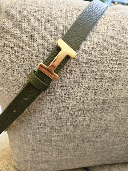 Eleganter Ledergürtel mit goldener H-Schnalle