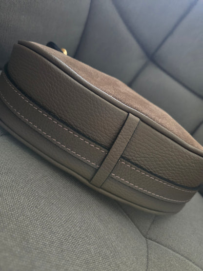 Elegante Tasche Pia Halbmond Wildleder