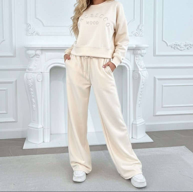 Damen Zweiteiler Prosecco Mood aus weichem Viskose Mix mit lockerem Sweatshirt und weiter Hose - bequemer Lounge- und Alltagslook