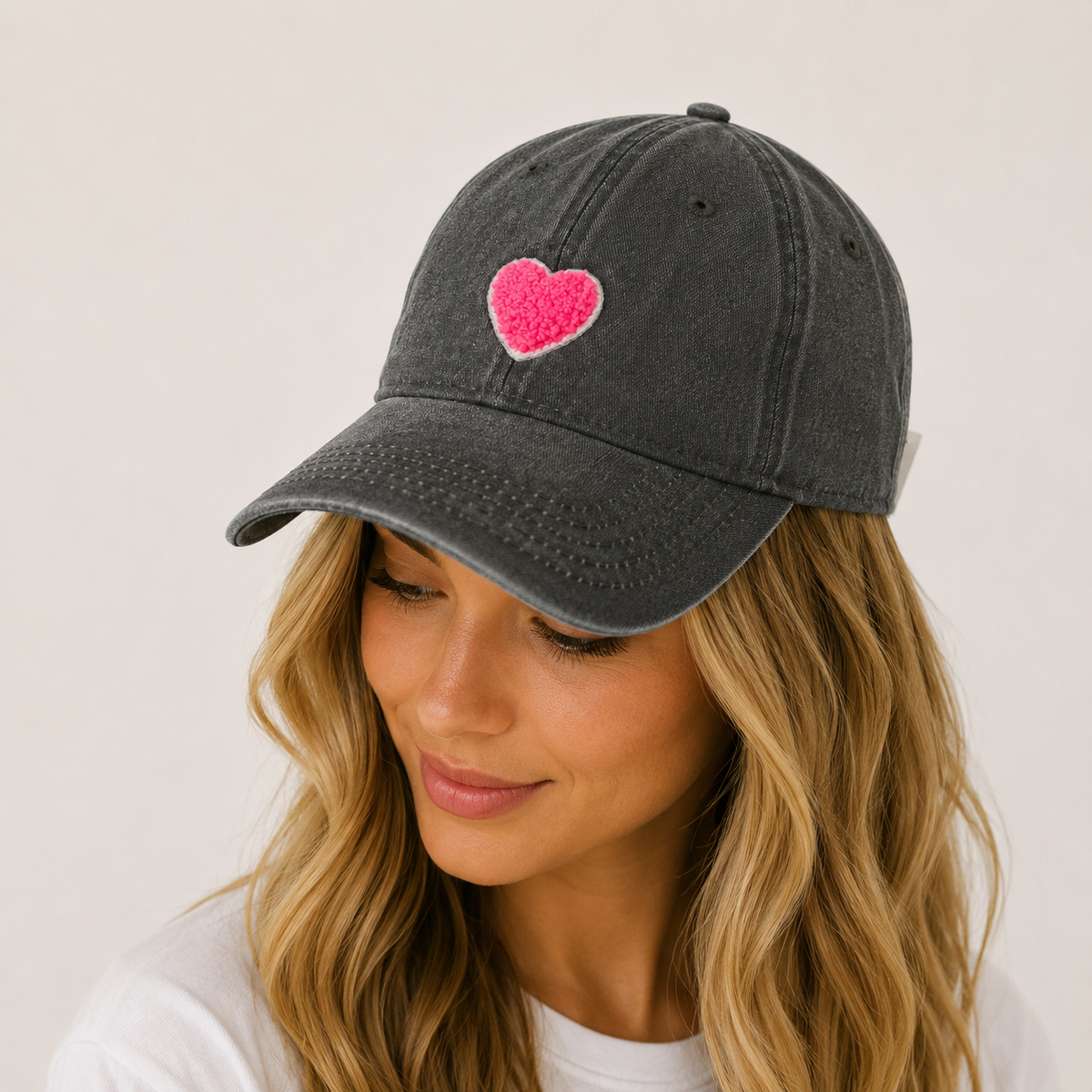 Zwillingsherz Basecap mit neonpink Herzpatch auf der Vorderseite 