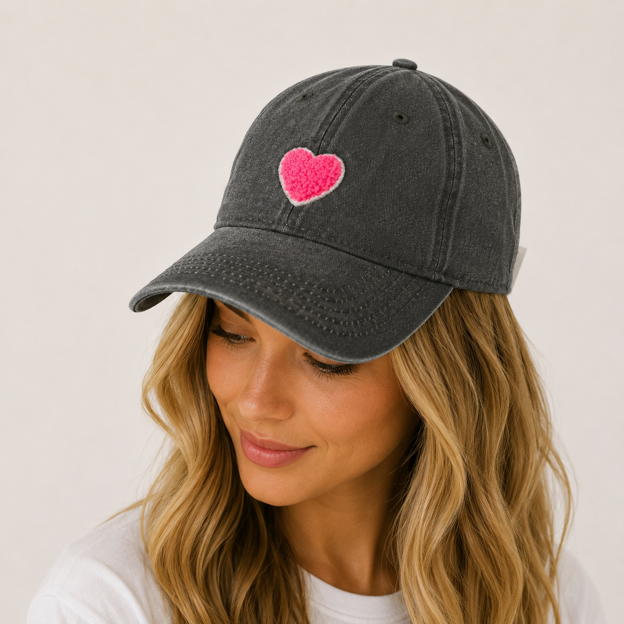 Zwillingsherz Basecap mit neonpink Herzpatch auf der Vorderseite 