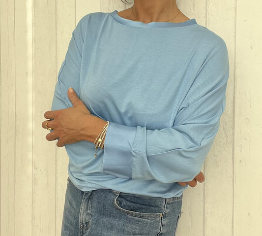 Basic-Longsleeve mit Satin-Details – Eleganz trifft auf lässigen Komfort
