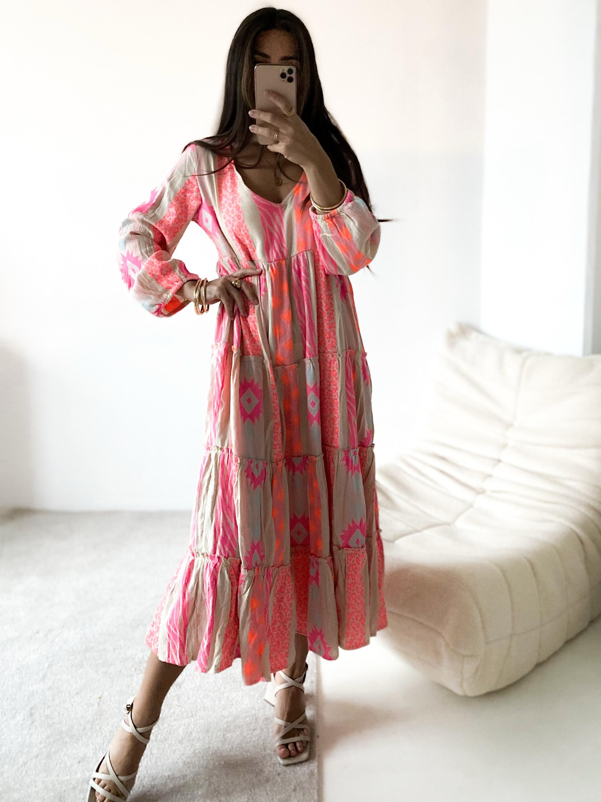 Damen Boho Sommerkleid aus 100% Viskose in Pink und Orange mit Muster, luftiges Maxikleid mit V-Ausschnitt und fließender Passform