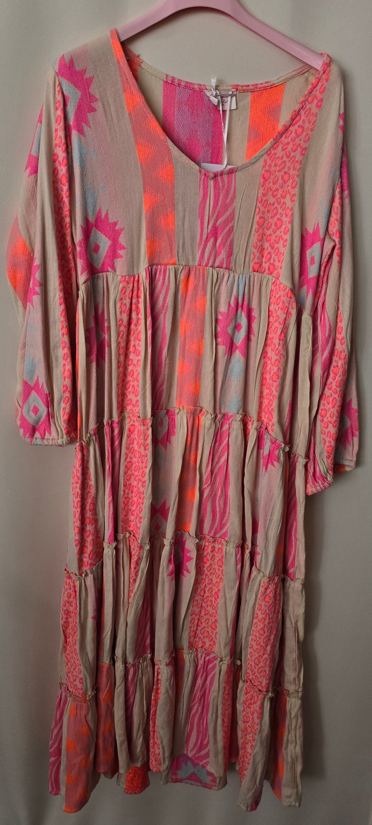 Damen Boho Sommerkleid aus 100% Viskose in Pink und Orange mit Muster, luftiges Maxikleid mit V-Ausschnitt und fließender Passform
