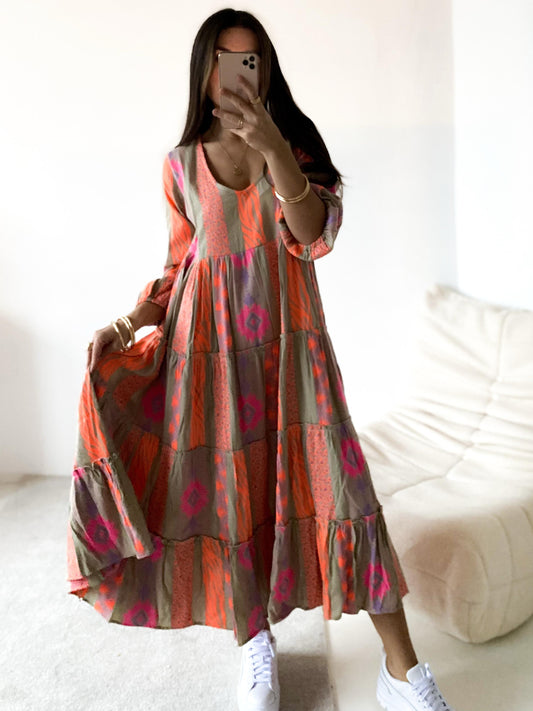 Damen Boho Sommerkleid aus 100% Viskose in Pink und Orange mit Muster, luftiges Maxikleid mit V-Ausschnitt und fließender Passform