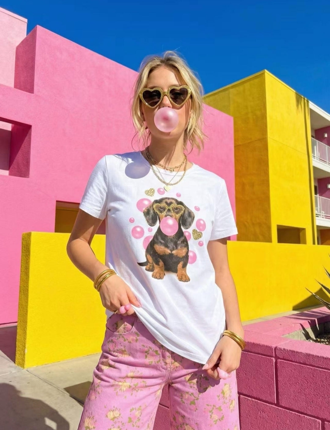 Dackel T-Shirt mit Bubblegum Print – Süßes Damen Shirt mit Hund 