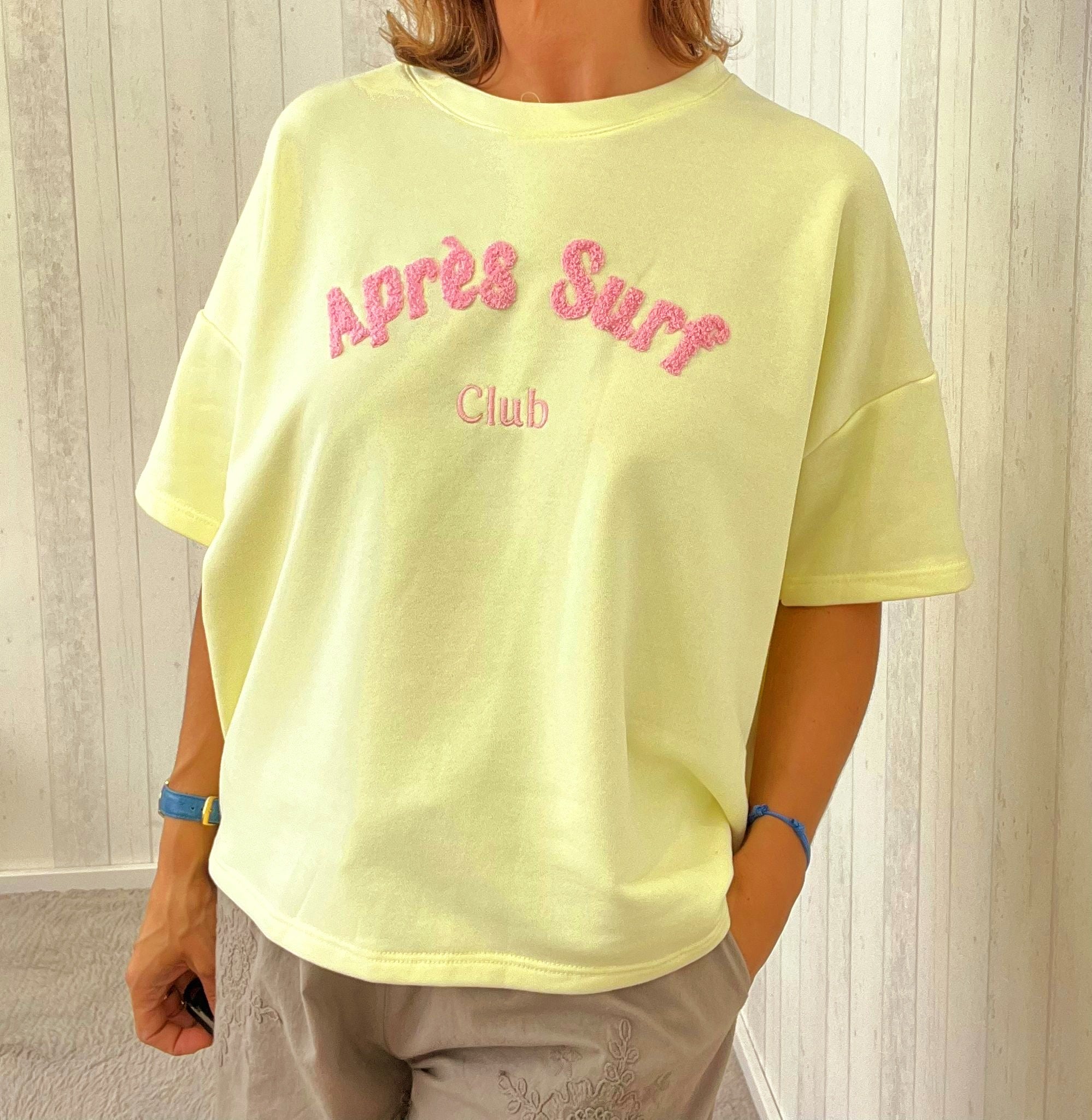 Oversized T-Shirt "Après Surf Club" – Bouclé-Stickerei, Sommer Look