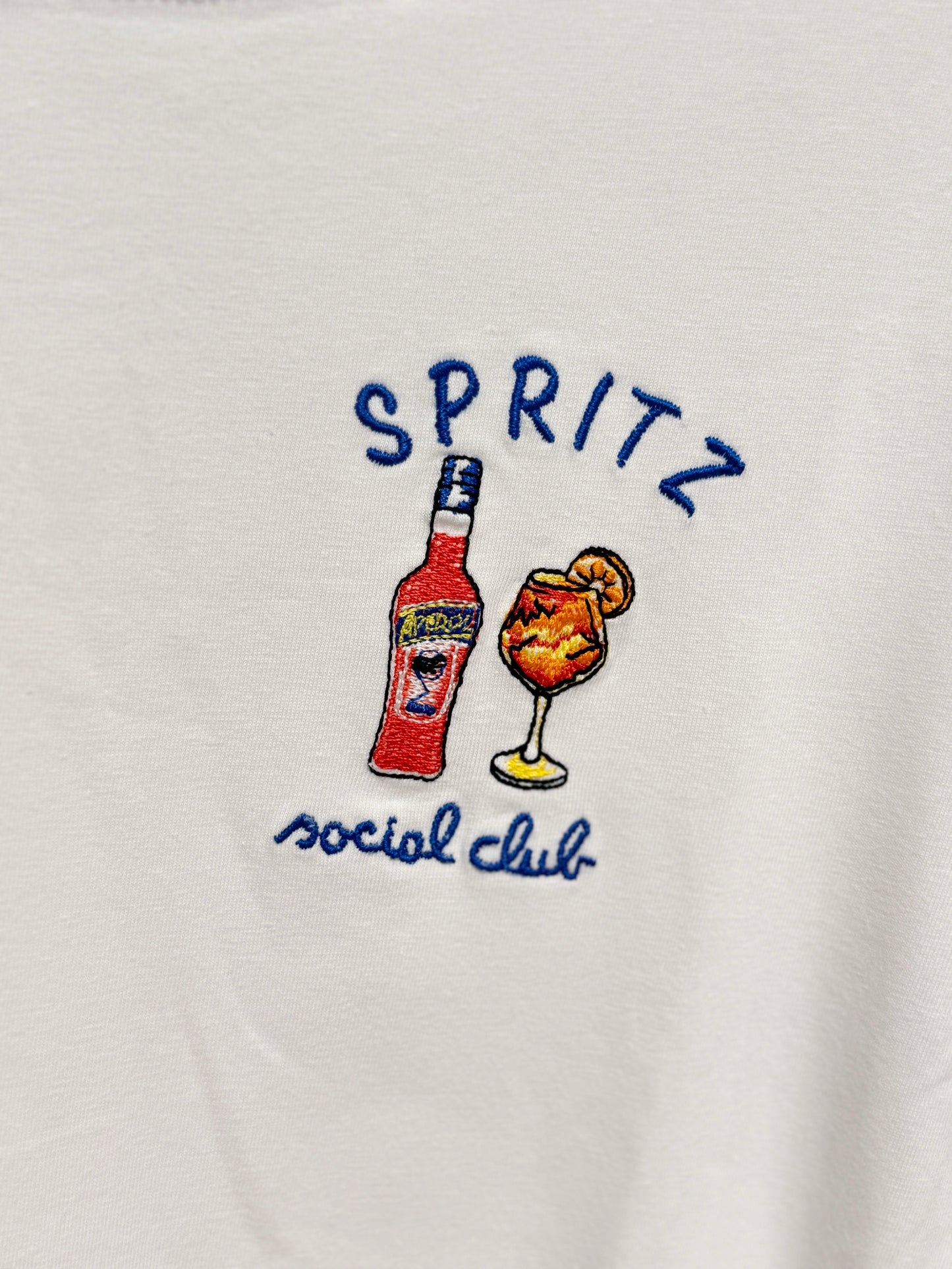 Damen T-Shirt „Spritz - Social Club“ – Weiß mit Stickerei