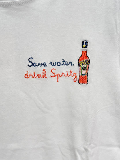 Damen T-Shirt „Save Water, Drink Spritz“ – Weiß mit Stickerei
