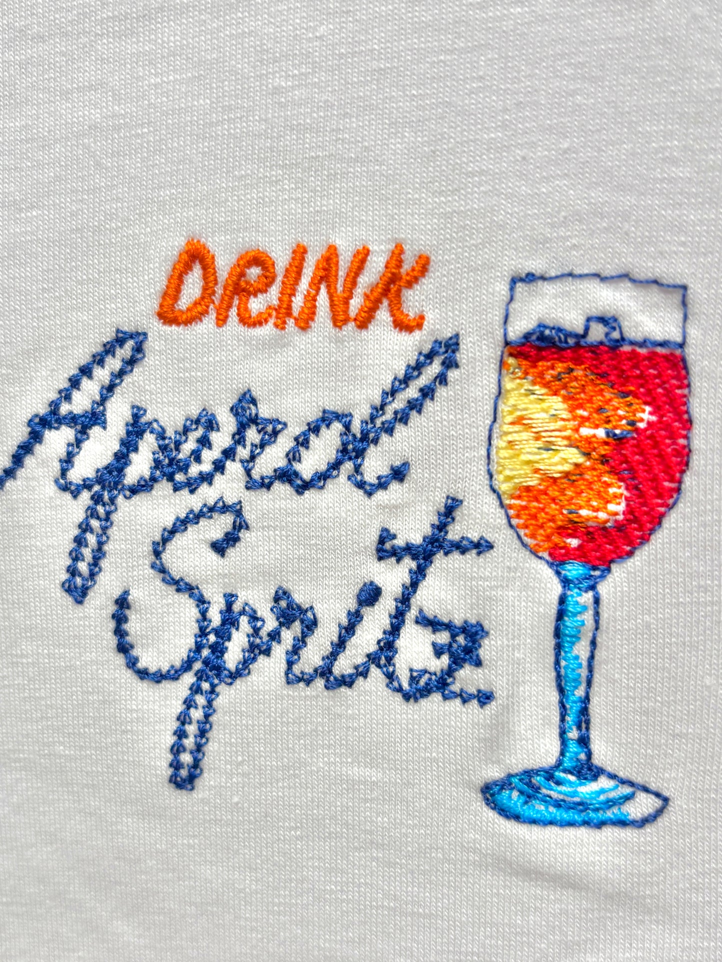 Damen T-Shirt „Drink Aperol Spritz“ – Weiß mit Stickerei