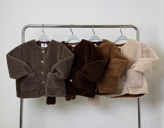 Teddy Cardigan mit goldenen Knöpfen