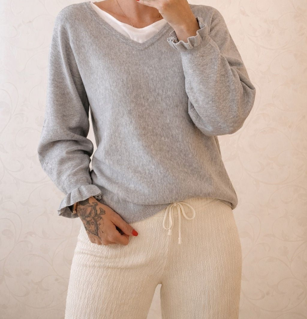 Feinstrick Pullover mit V-Ausschnitt und Rüschenärmel