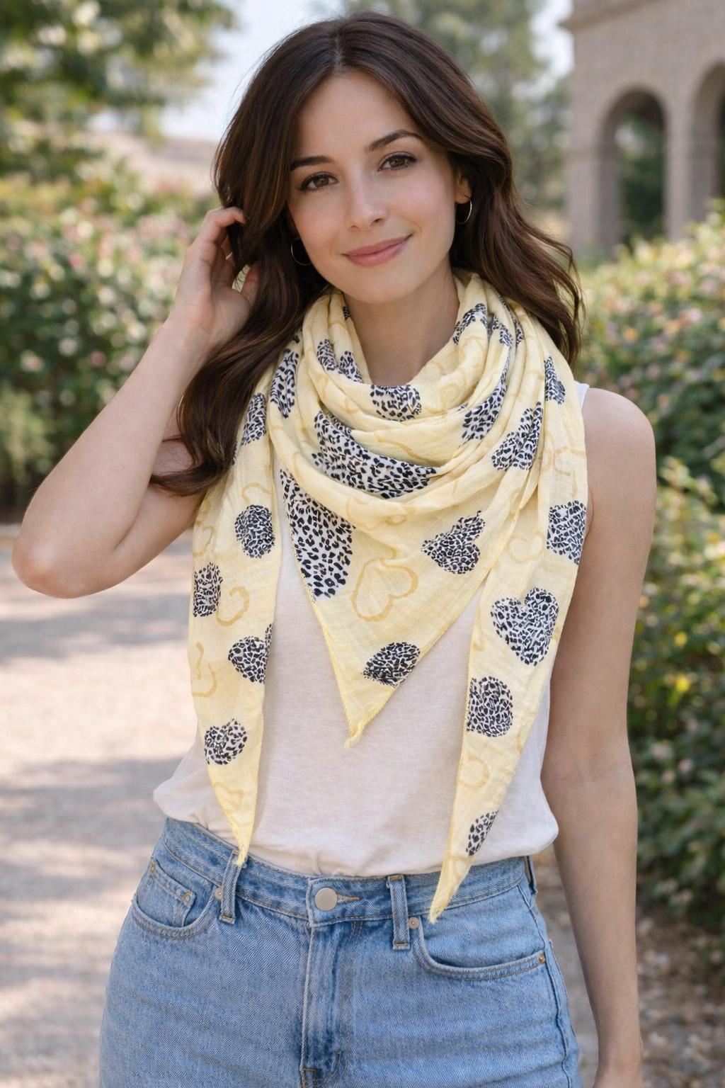 Musselin Tuch Damen aus Baumwolle mit Herzmuster und Leo-Print – leichtes Dreieckstuch Halstuch