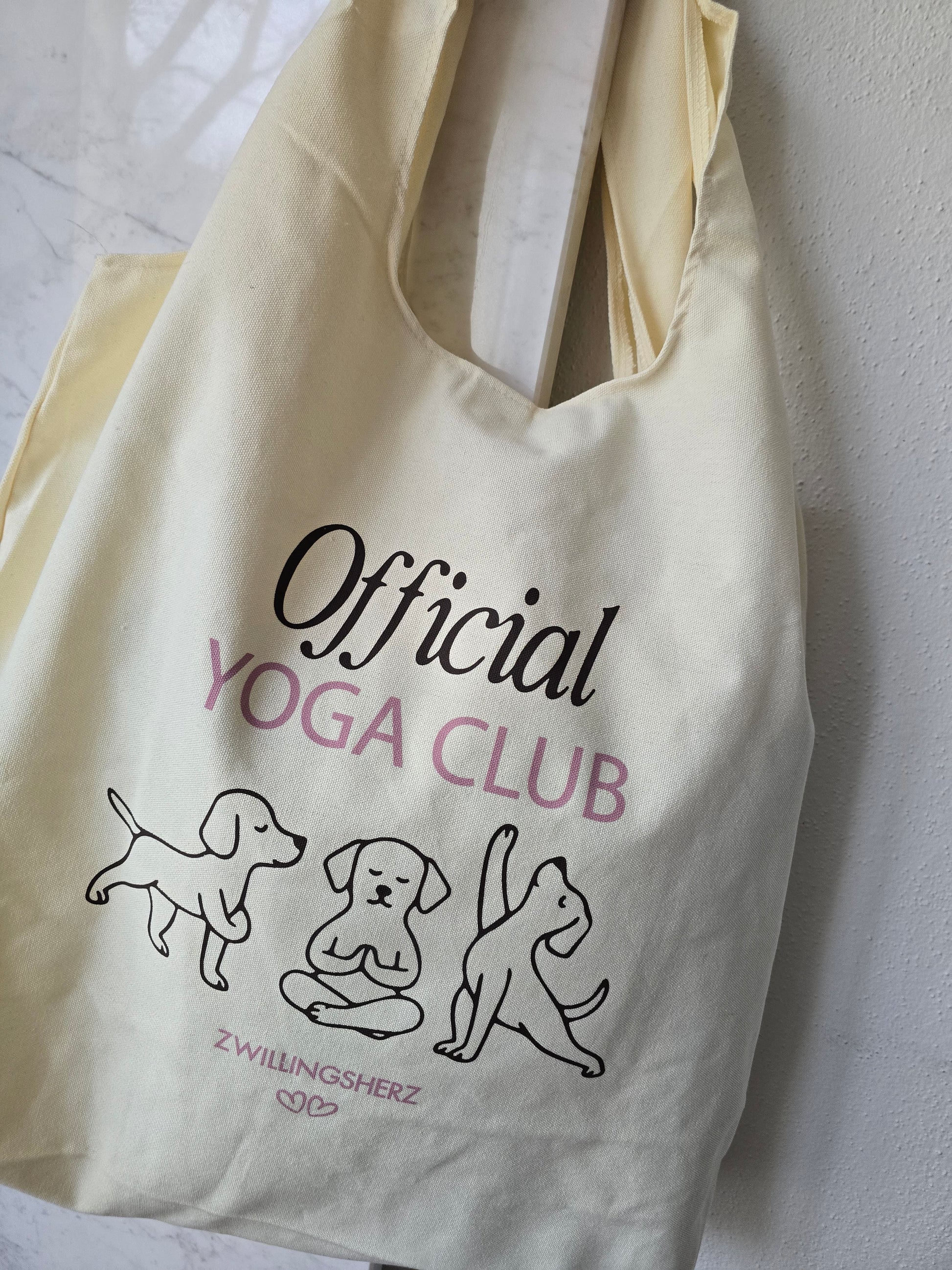 Shopper Tasche Creme mit Hunde Motiv und Schriftzug Yoga Club