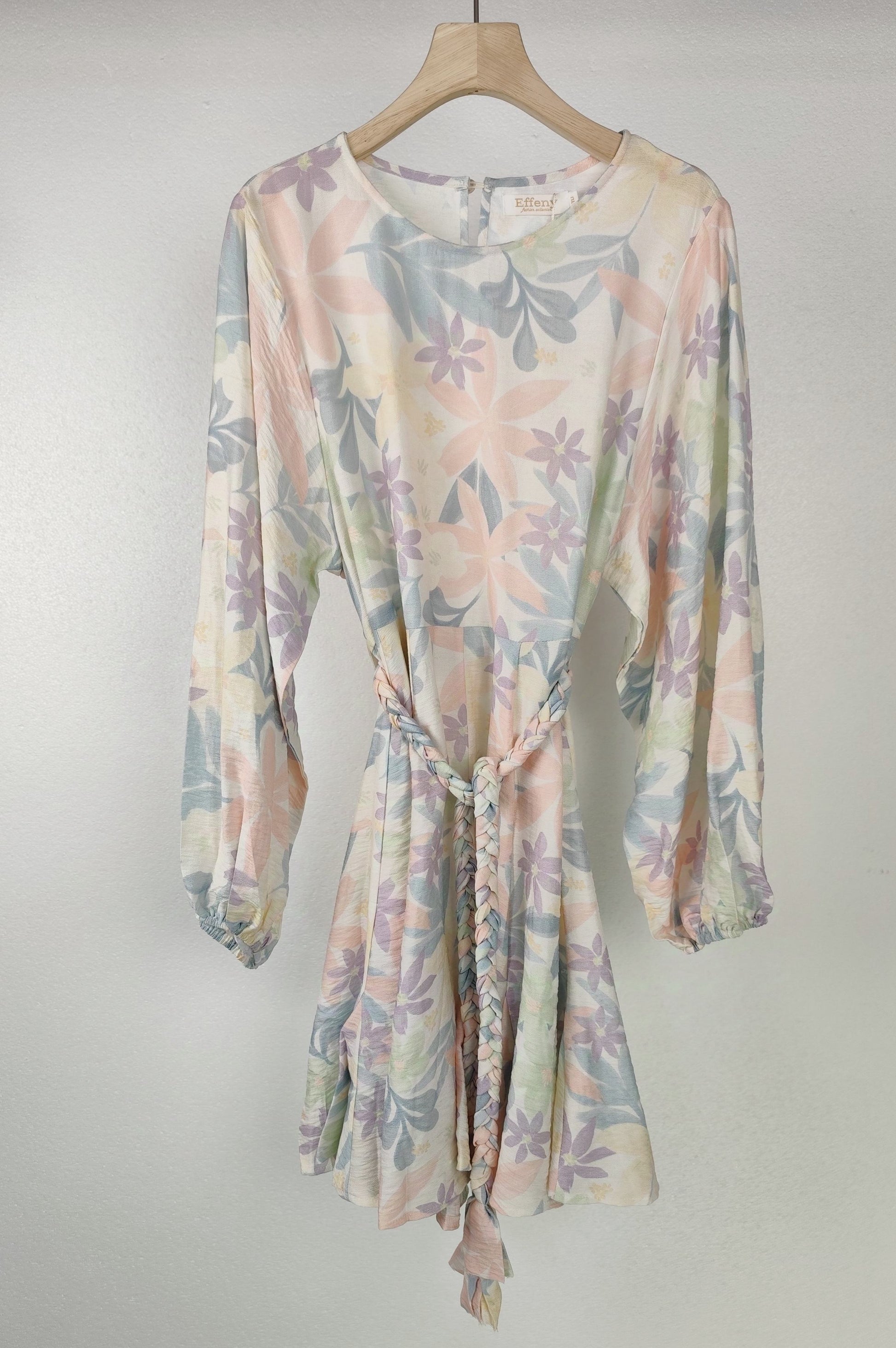 Damen Kurzkleid in Pastellfarben mit Blumenprint, langen Ärmeln und geflochtenem Bindegürtel