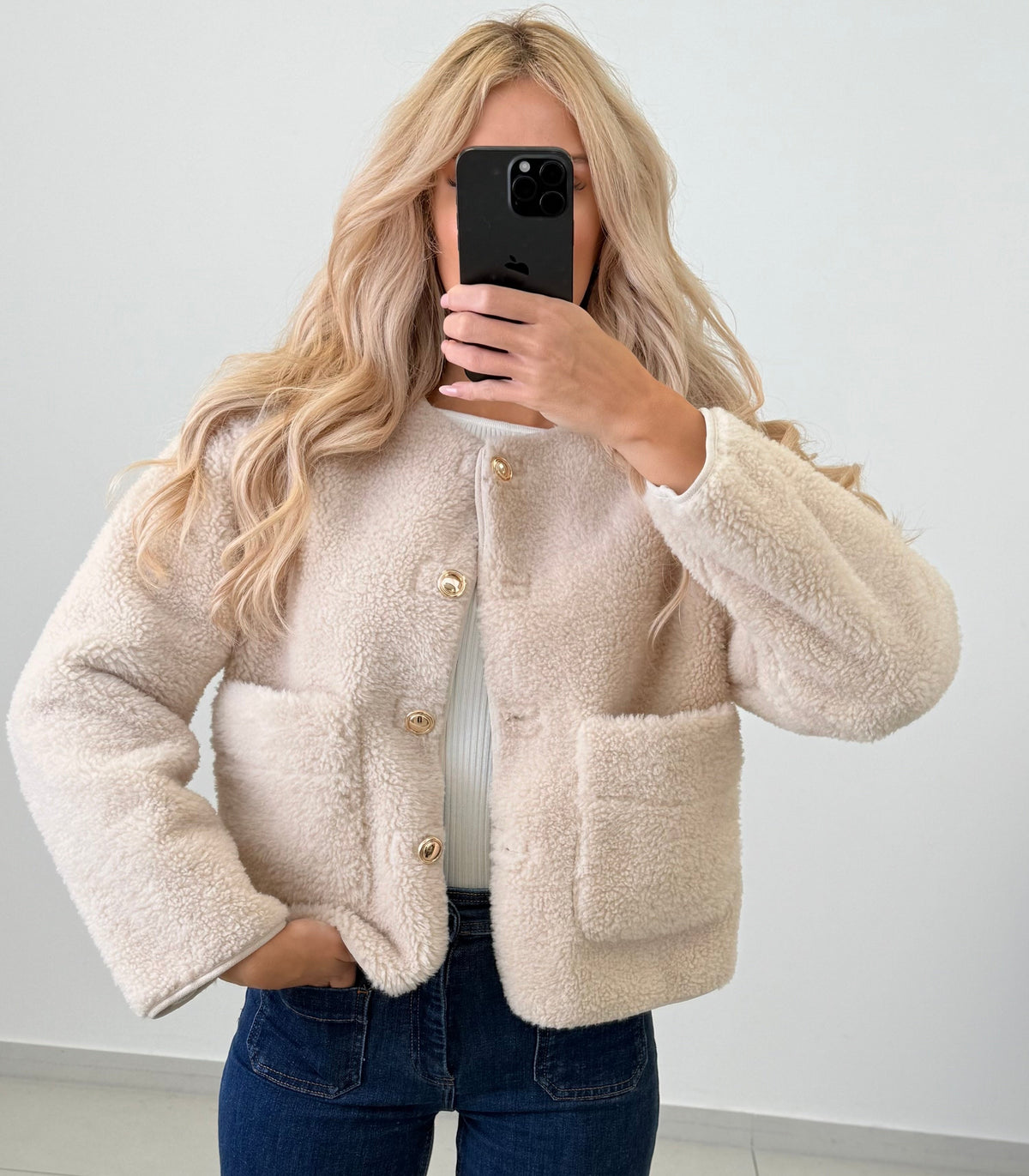 Teddy Jacke Damen Beige – Cozy Übergangsjacke Goldknöpfe Boutique Look
