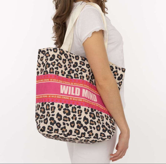 Bunter Shopper mit Leomuster und einem Spruch Wild Mind