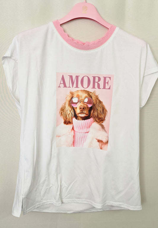 Damen T-Shirt mit Hundeprint und AMORE Schriftzug mit Wellenkragen