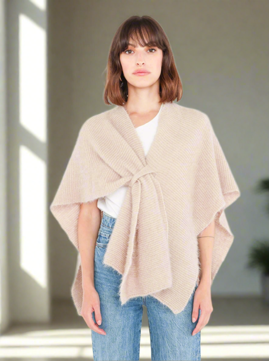 Kuscheliger Mohair Poncho mit Schlaufe