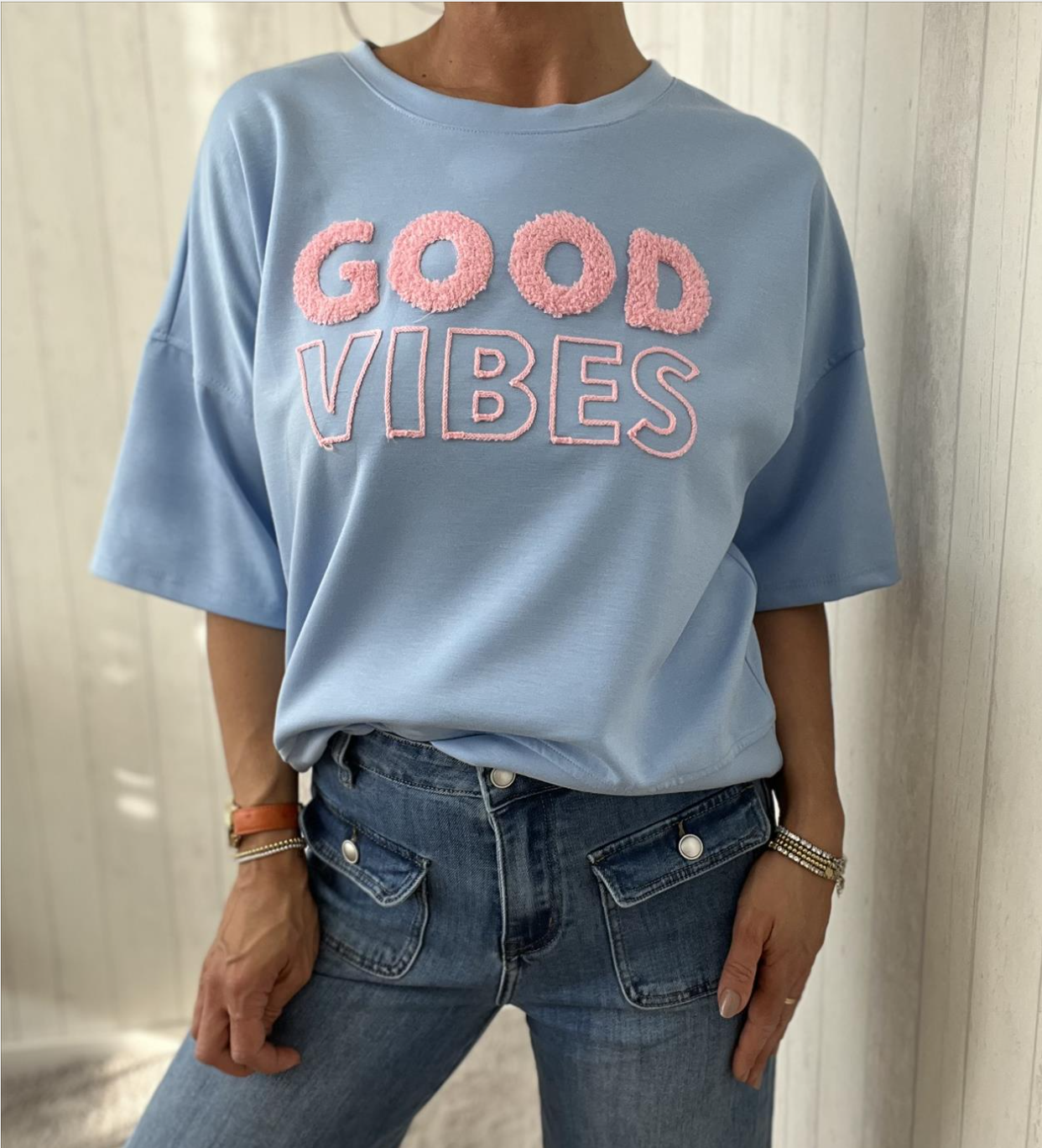 Trend-T-Shirt „Good Vibes“ – Lässiger Style mit positiver Message
