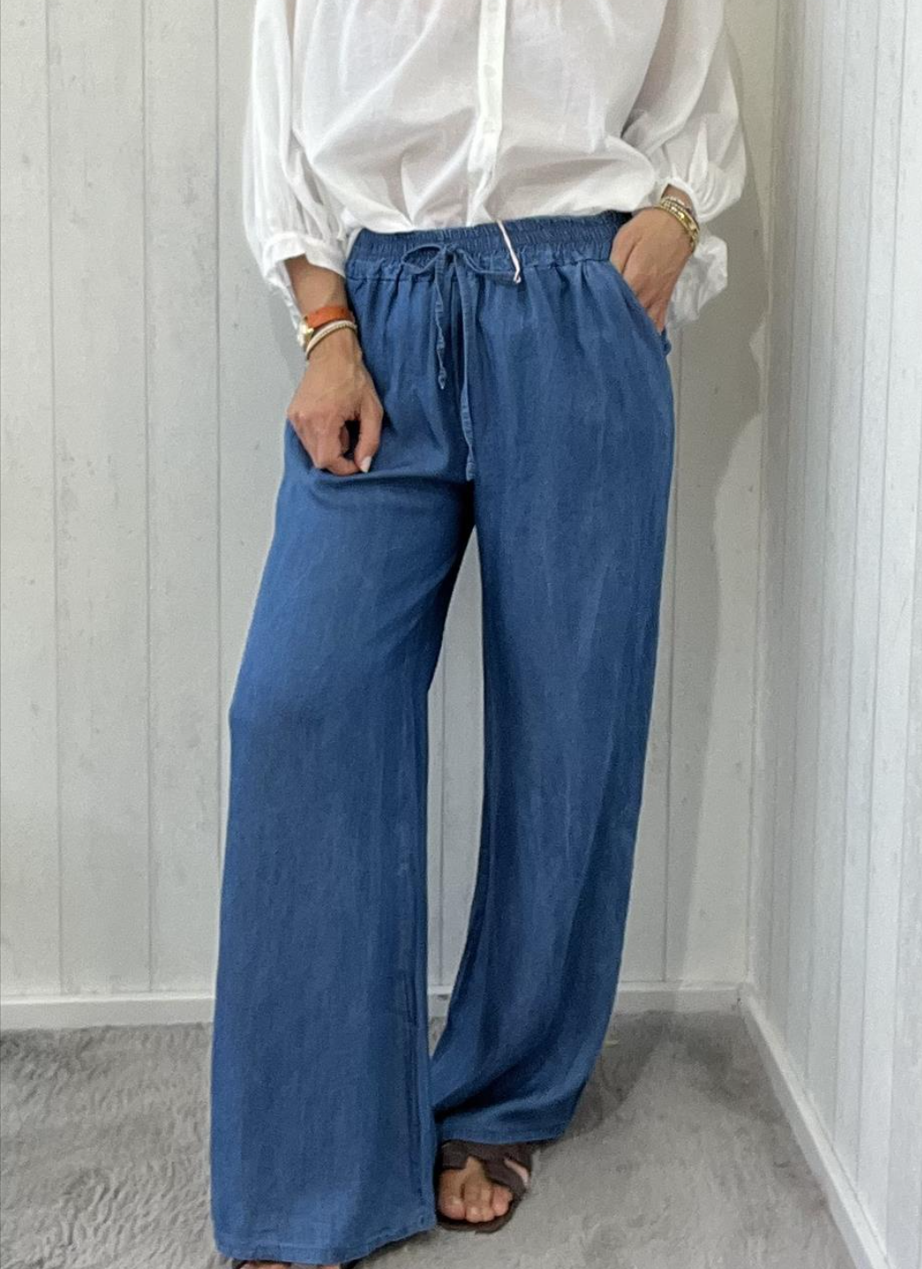 Lässige Wide-Leg Jeanshose aus Tencel – in Hell- und Dunkelblau