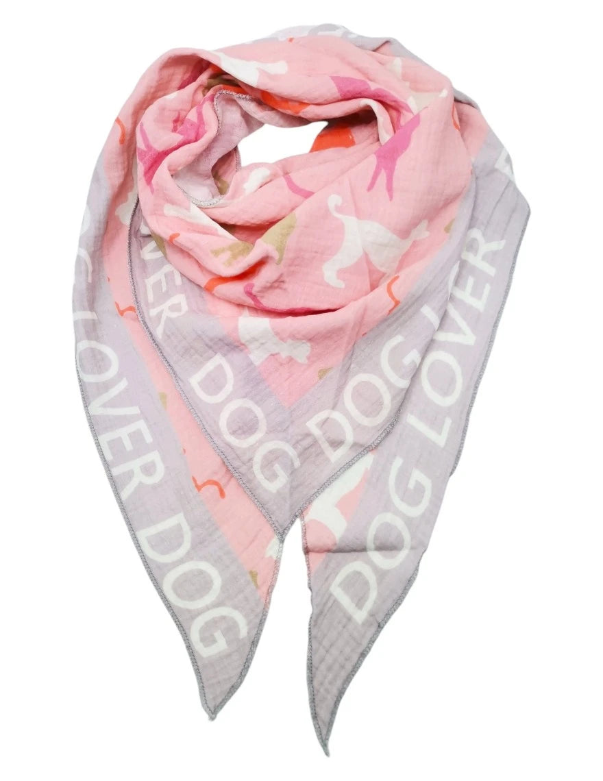 Ein Dreiecks Tuch mit Hunden und der Aufschrift Dog Lover aus Musselin