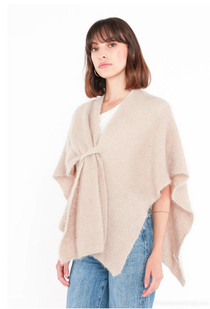 Kuscheliger Mohair Poncho mit Schlaufe