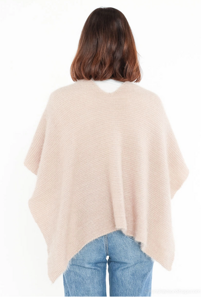 Kuscheliger Mohair Poncho mit Schlaufe