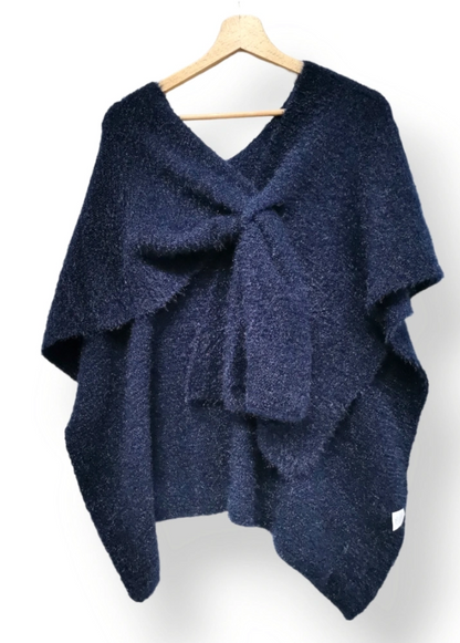 Kuscheliger Mohair Poncho mit Schlaufe