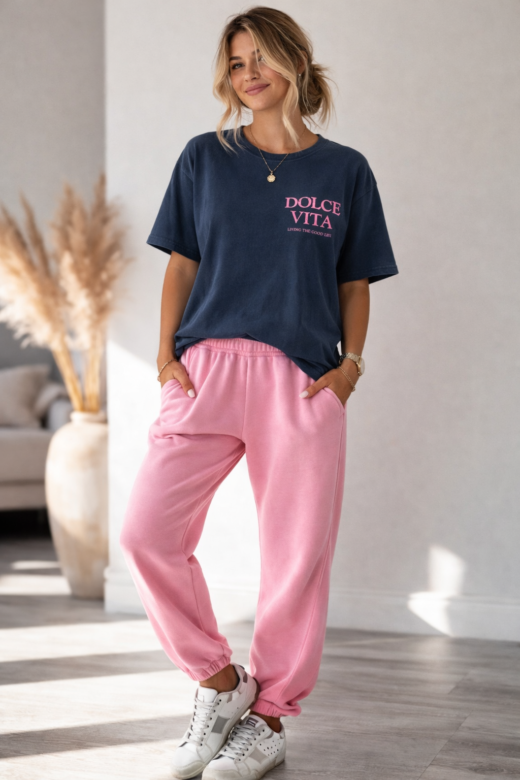 T-Shirt Blau mit rosa Print auf der Vorderseite dolce vita und Rückseite 