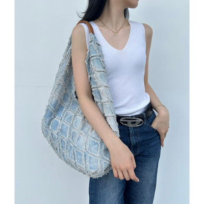 Vintage Denim Stofftasche – Statement-Handtasche aus Fransen-Jeans mit Ledergriff